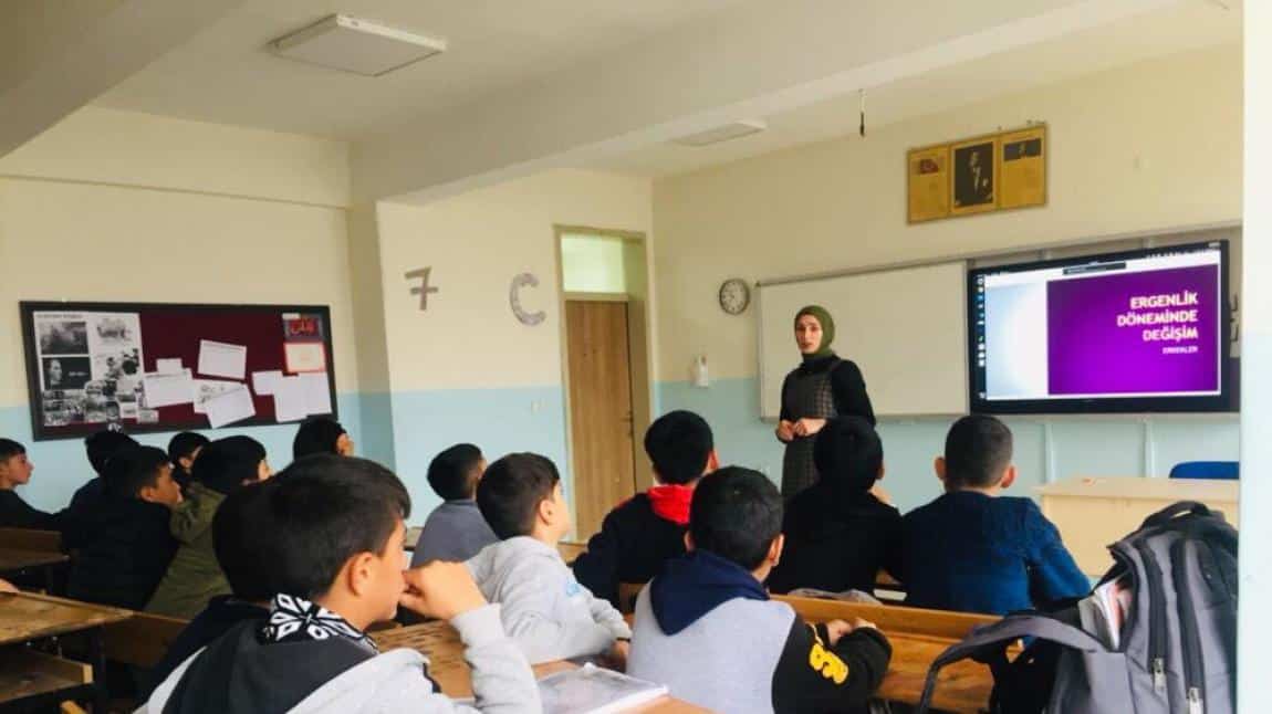 Öğrencilerimize Ergenlik Dönemiyle İlgili Seminer Verildi
