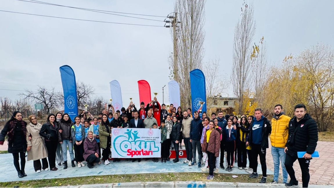 Öğrencilerimiz Okullar Arası Kros Yarışlarında İl Birincisi Oldu